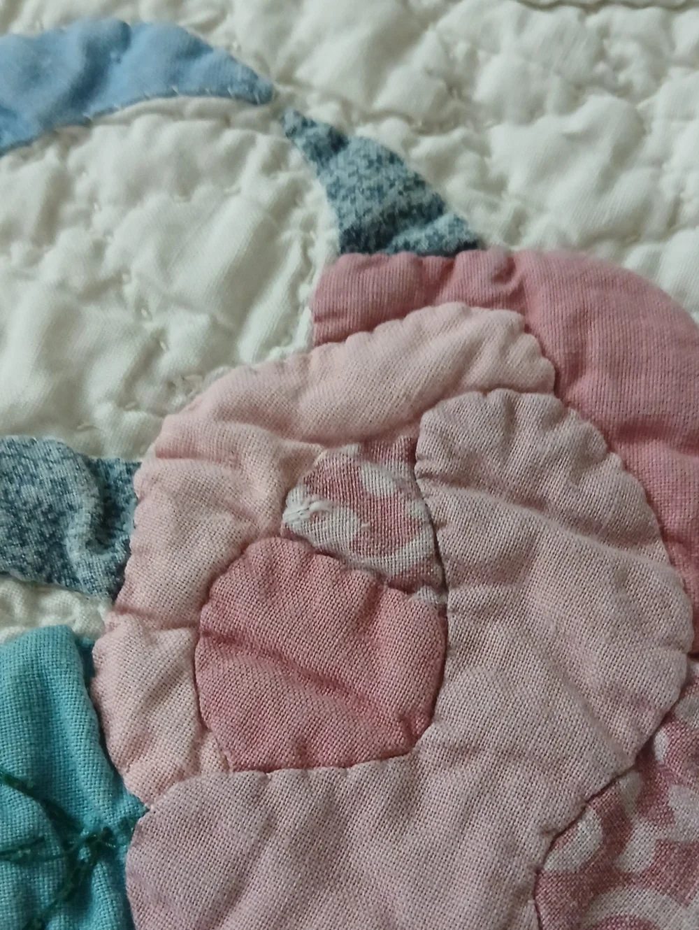 Beautiful Vintage Handmade Quilt